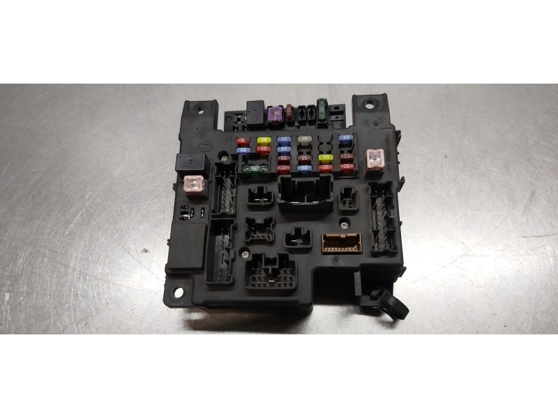 Recambio de caja reles / fusibles para mitsubishi outlander (cw0) challenge 4wd referencia OEM IAM 8637A322  
