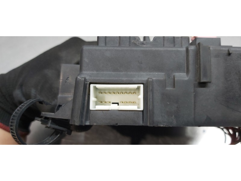 Recambio de caja reles / fusibles para mitsubishi outlander (cw0) challenge 4wd referencia OEM IAM 8637A322  