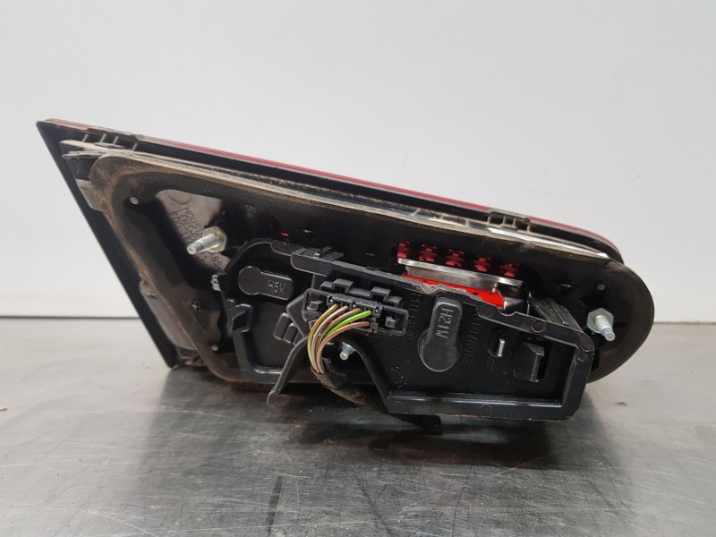 Recambio de piloto trasero derecho interior para audi a3 (8v) attracted referencia OEM IAM 8V3945094B  