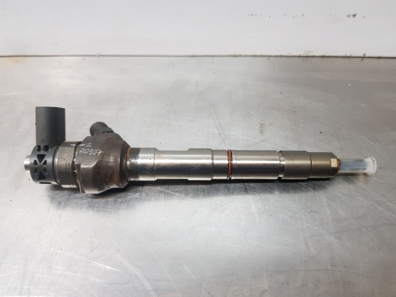 Recambio de inyector para audi a3 (8v) attracted referencia OEM IAM 04L130277AD  