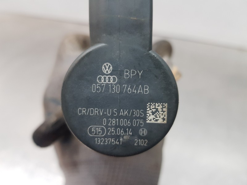 Recambio de rampa inyectora para audi a3 (8v) attracted referencia OEM IAM 04L130089B 057130764AB 