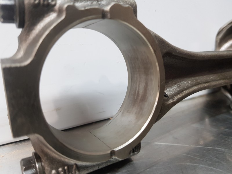 Recambio de biela para audi a3 (8v) attracted referencia OEM IAM 03L105401A  