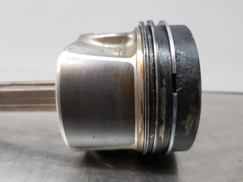 Recambio de biela para audi a3 (8v) attracted referencia OEM IAM 03L105401A  