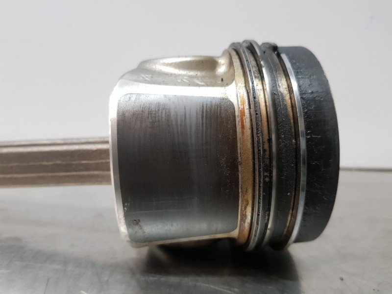 Recambio de biela para audi a3 (8v) attracted referencia OEM IAM 03L105401A  