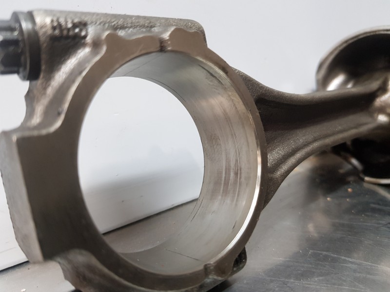 Recambio de biela para audi a3 (8v) attracted referencia OEM IAM 03L105401A  