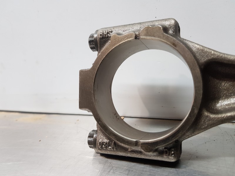 Recambio de biela para audi a3 (8v) attracted referencia OEM IAM 03L105401A  