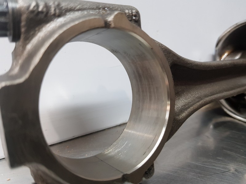 Recambio de biela para audi a3 (8v) attracted referencia OEM IAM 03L105401A  