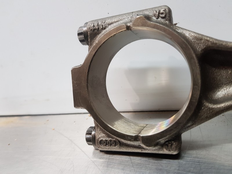 Recambio de biela para audi a3 (8v) attracted referencia OEM IAM 03L105401A  