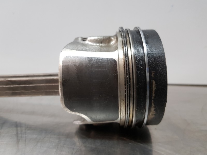 Recambio de biela para audi a3 (8v) attracted referencia OEM IAM 03L105401A  