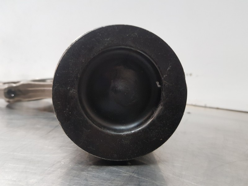 Recambio de biela para audi a3 (8v) attracted referencia OEM IAM 03L105401A  