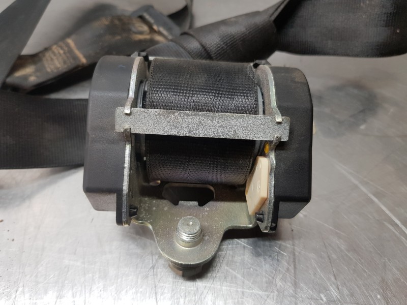 Recambio de cinturon seguridad trasero derecho para audi a3 (8v) attracted referencia OEM IAM 8V3857805 8V3857805V04 