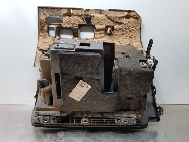 Recambio de guantera para audi a3 (8v) attracted referencia OEM IAM 8V1857104  