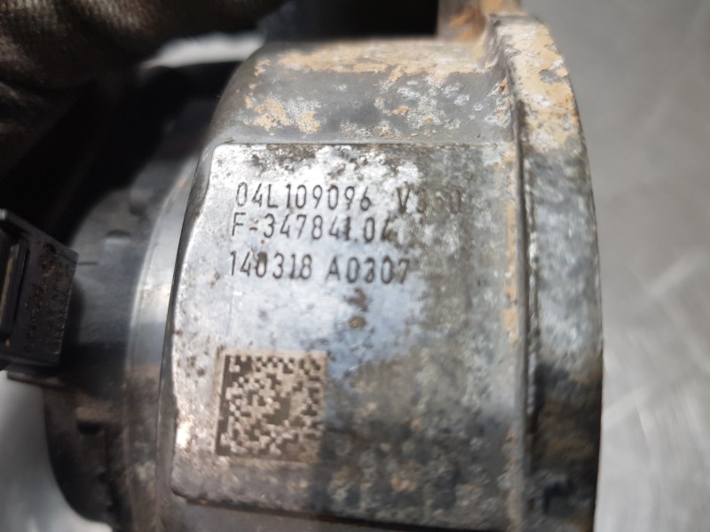 Recambio de arbol de levas para audi a3 (8v) attracted referencia OEM IAM 04L109096  