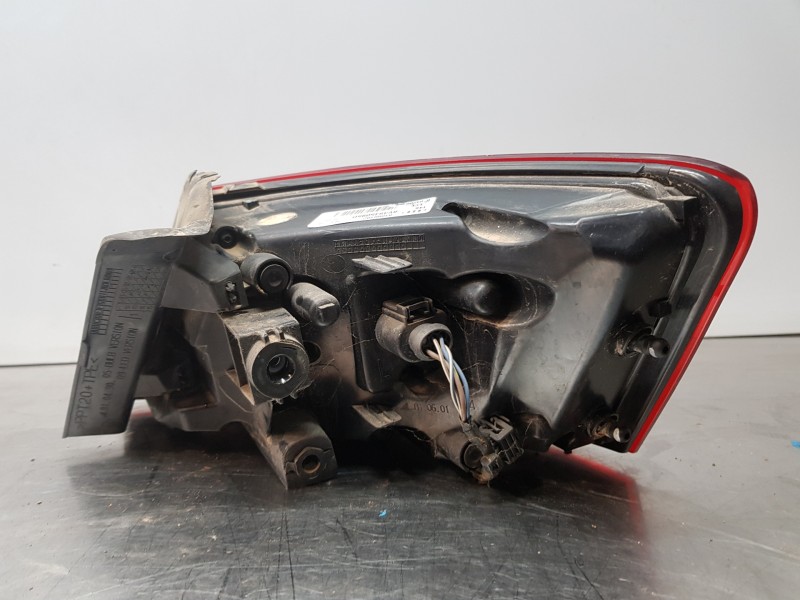 Recambio de piloto trasero izquierdo para audi a3 (8v) attracted referencia OEM IAM 8V3945095D  