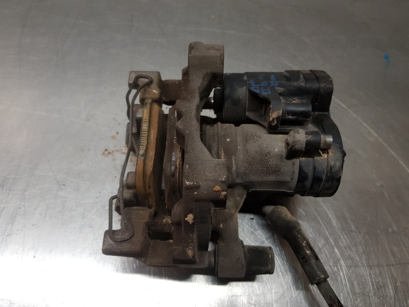 Recambio de pinza freno trasera izquierda para audi a3 (8v) attracted referencia OEM IAM 8V0615423D 5Q0615405BC 