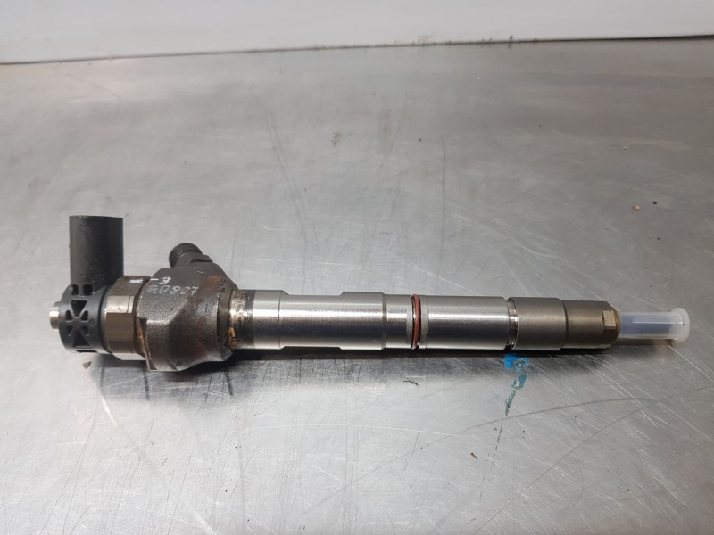 Recambio de inyector para audi a3 (8v) attracted referencia OEM IAM 04L130277AD  