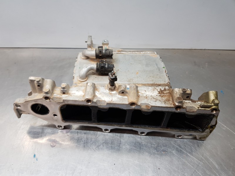 Recambio de colector admision para audi a3 (8v) attracted referencia OEM IAM 04L129711AC 04L129766AB 