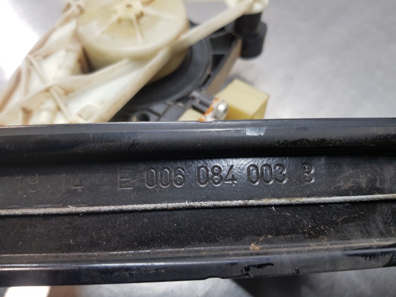 Recambio de elevalunas delantero izquierdo para audi a3 (8v) attracted referencia OEM IAM 8V3837461A 5Q0959802B 