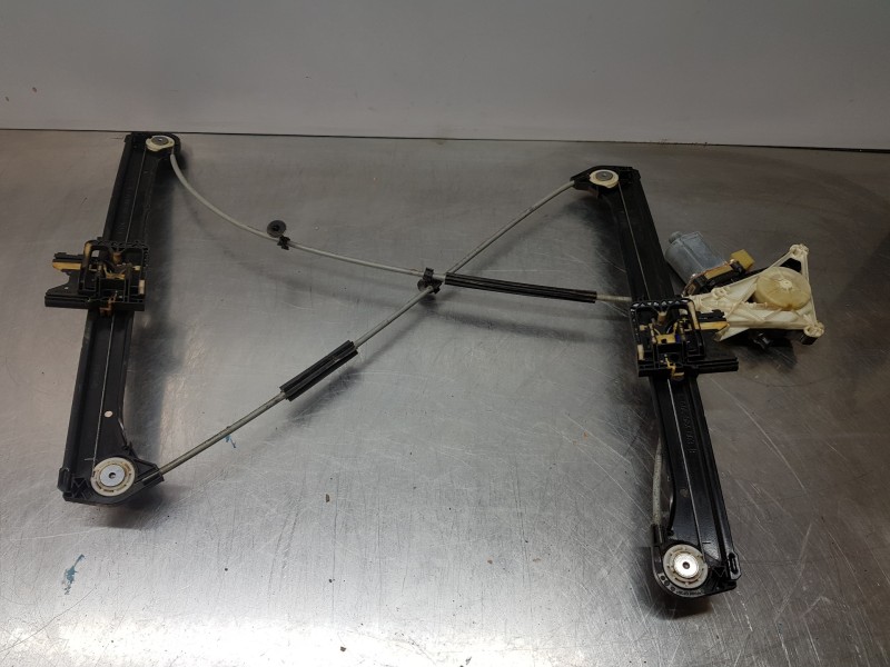 Recambio de elevalunas delantero derecho para audi a3 (8v) attracted referencia OEM IAM 8V3837462A 5Q0959801B 