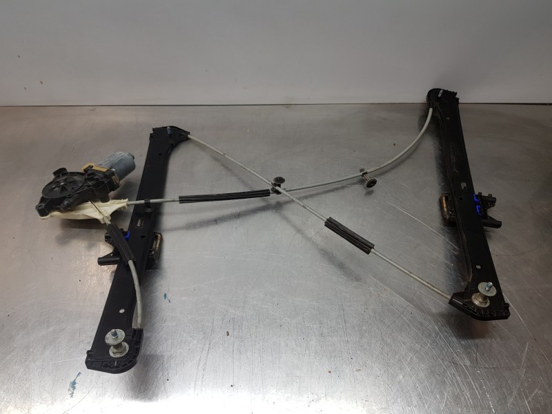 Recambio de elevalunas delantero derecho para audi a3 (8v) attracted referencia OEM IAM 8V3837462A 5Q0959801B 