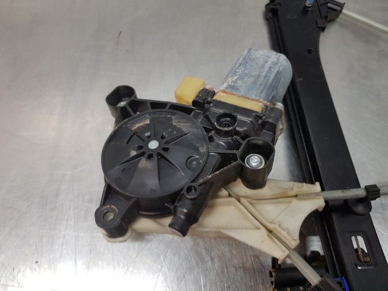 Recambio de elevalunas delantero derecho para audi a3 (8v) attracted referencia OEM IAM 8V3837462A 5Q0959801B 