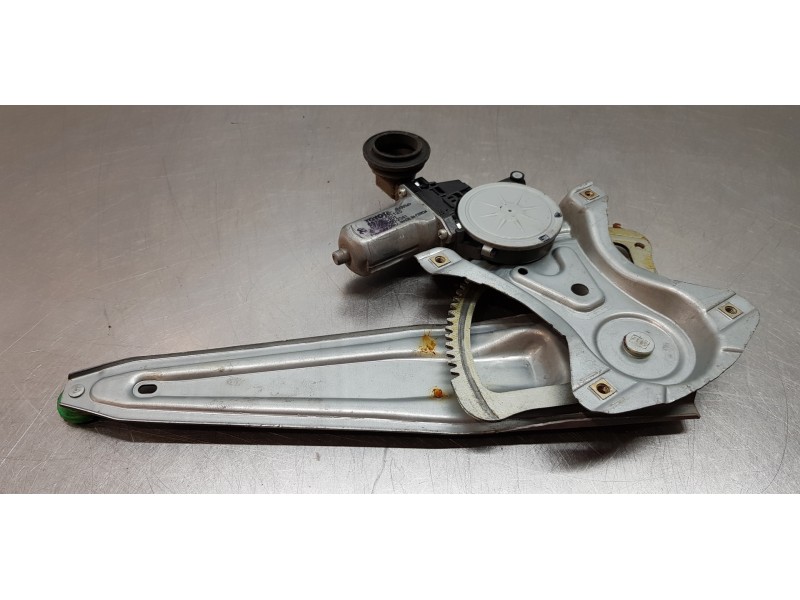 Recambio de elevalunas trasero derecho para toyota yaris hybrid active referencia OEM IAM 698300D220  