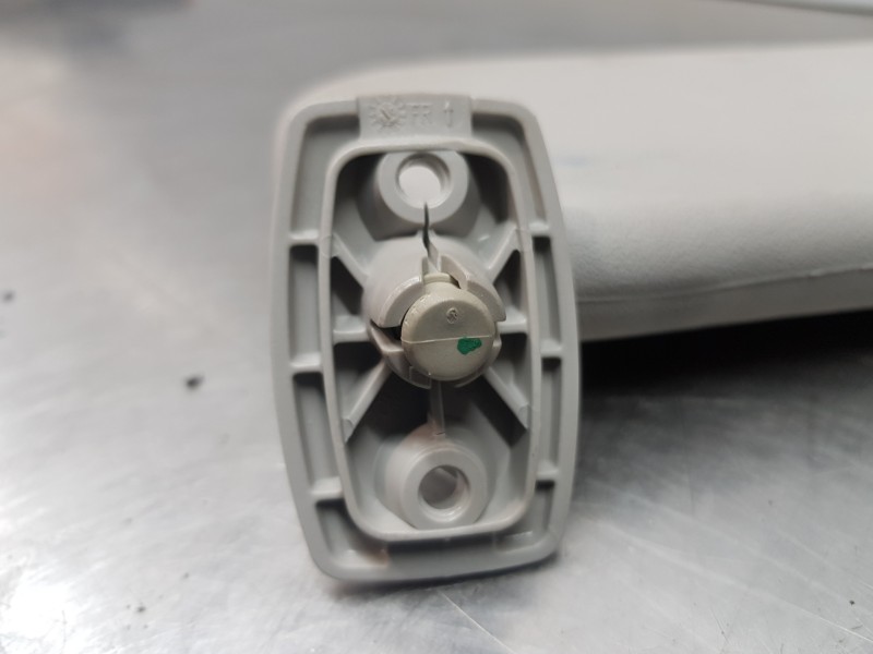 Recambio de parasol izquierdo para citroen c3 furio referencia OEM IAM 1611905180  