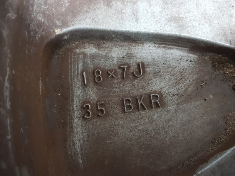 Recambio de llanta para toyota rav 4 hybrid referencia OEM IAM 4261A42140  