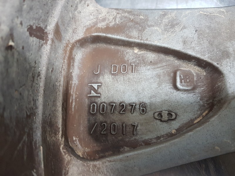 Recambio de llanta para toyota rav 4 hybrid referencia OEM IAM 4261A42140  