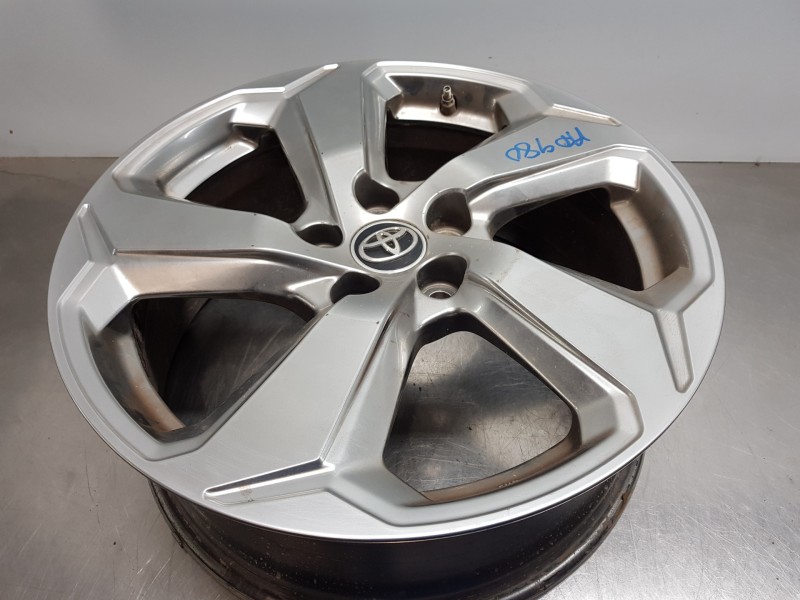 Recambio de llanta para toyota rav 4 hybrid referencia OEM IAM 4261A42140  