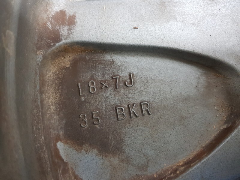 Recambio de llanta para toyota rav 4 hybrid referencia OEM IAM 4261A42140  