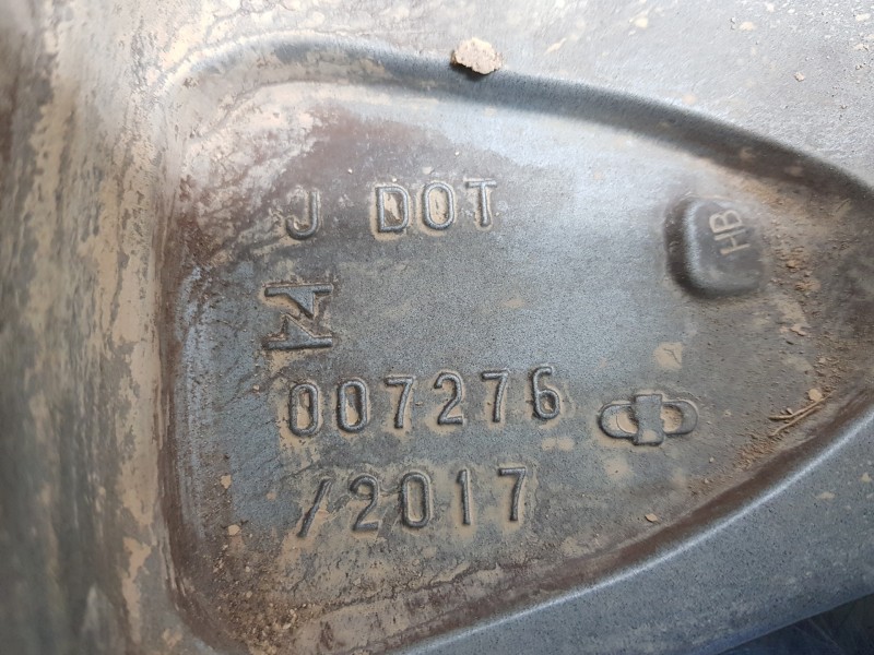 Recambio de llanta para toyota rav 4 hybrid referencia OEM IAM 4261A42140  