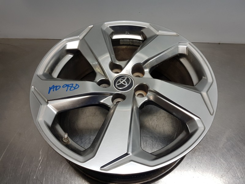 Recambio de llanta para toyota rav 4 hybrid referencia OEM IAM 4261A42140  