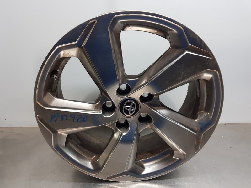 Recambio de llanta para toyota rav 4 hybrid referencia OEM IAM 4261A42140  