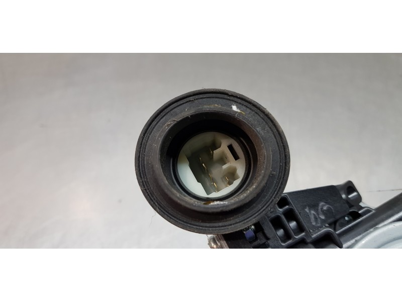 Recambio de elevalunas trasero derecho para toyota yaris hybrid active referencia OEM IAM 698300D220  