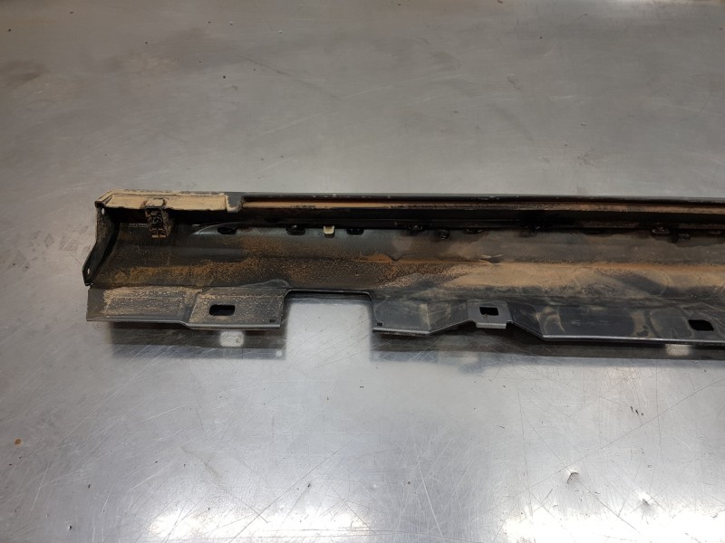 Recambio de faldon lateral para mercedes clase a (w177) 200 d referencia OEM IAM A1776904401  