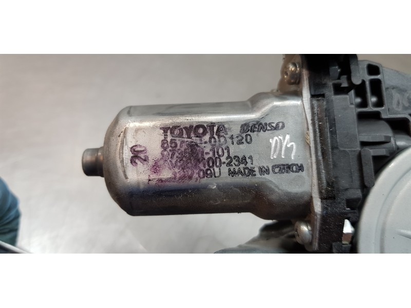 Recambio de elevalunas trasero derecho para toyota yaris hybrid active referencia OEM IAM 698300D220  