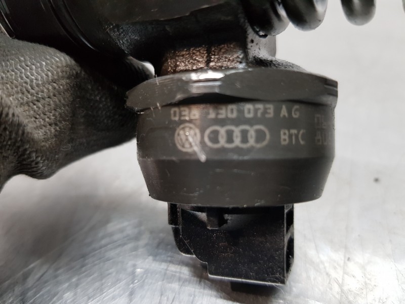 Recambio de inyector para volkswagen golf v berlina (1k1) highline referencia OEM IAM 038130073AG  