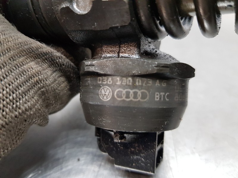 Recambio de inyector para volkswagen golf v berlina (1k1) highline referencia OEM IAM 038130073AG  