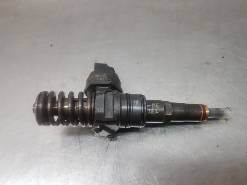 Recambio de inyector para volkswagen golf v berlina (1k1) highline referencia OEM IAM 038130073AG  