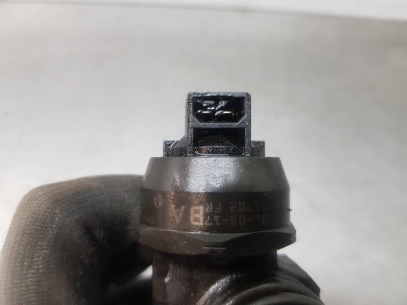 Recambio de inyector para volkswagen golf v berlina (1k1) highline referencia OEM IAM 038130073AG  