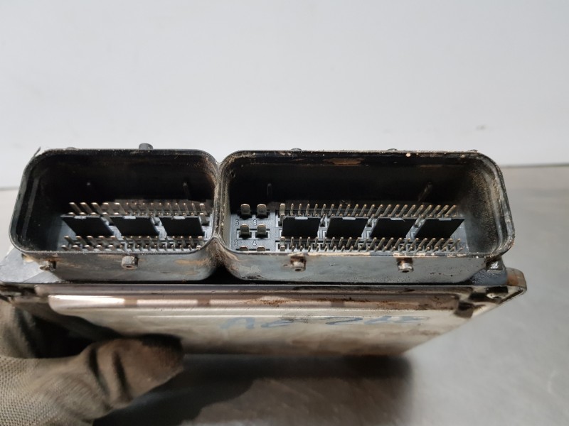 Recambio de centralita motor uce para volkswagen golf v berlina (1k1) highline referencia OEM IAM   