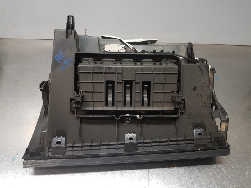 Recambio de guantera para mercedes clase a (w177) 200 d referencia OEM IAM A17768009059051  