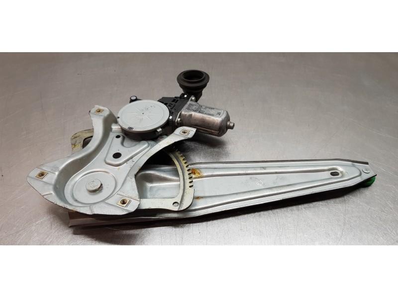 Recambio de elevalunas trasero izquierdo para toyota yaris hybrid active referencia OEM IAM 698400D220  