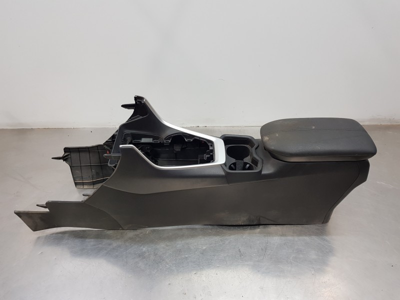 Recambio de apoyabrazos central para toyota rav 4 hybrid referencia OEM IAM 5881042030C1  