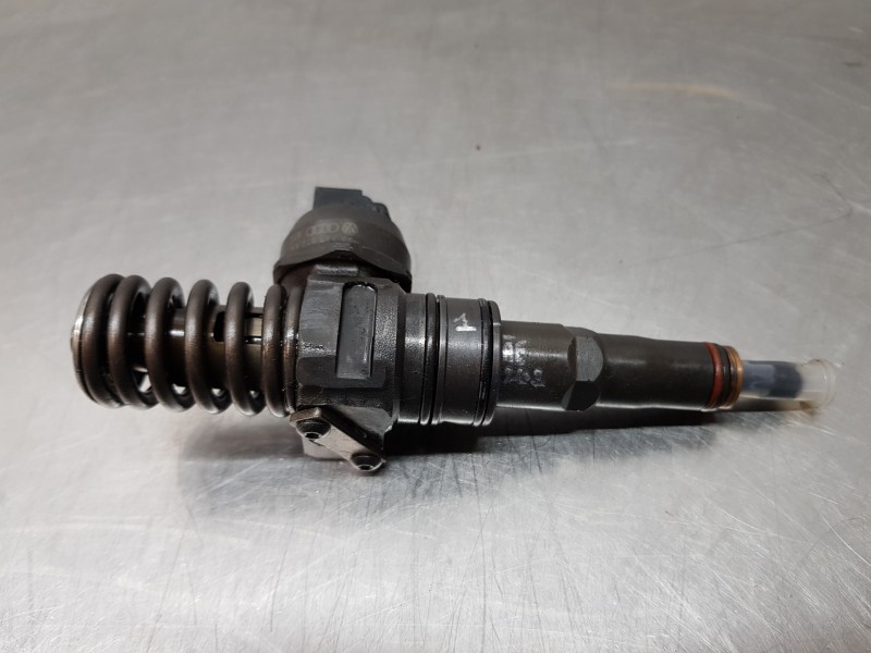 Recambio de inyector para volkswagen golf v berlina (1k1) highline referencia OEM IAM 038130073AG  