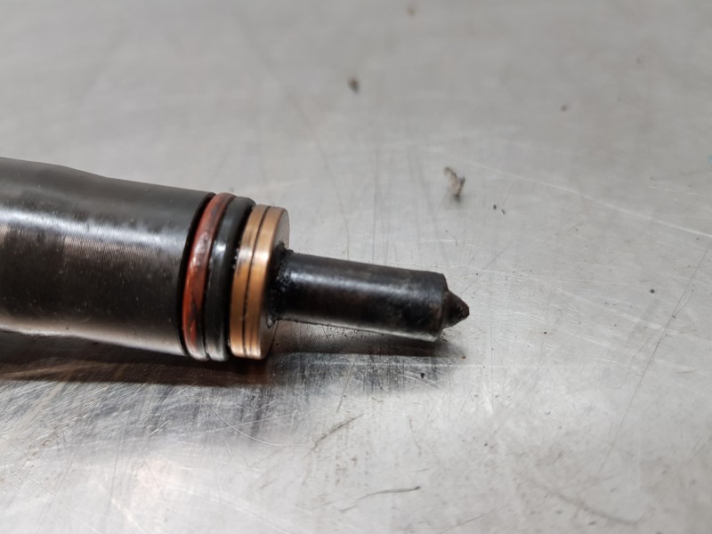 Recambio de inyector para volkswagen golf v berlina (1k1) highline referencia OEM IAM 038130073AG  