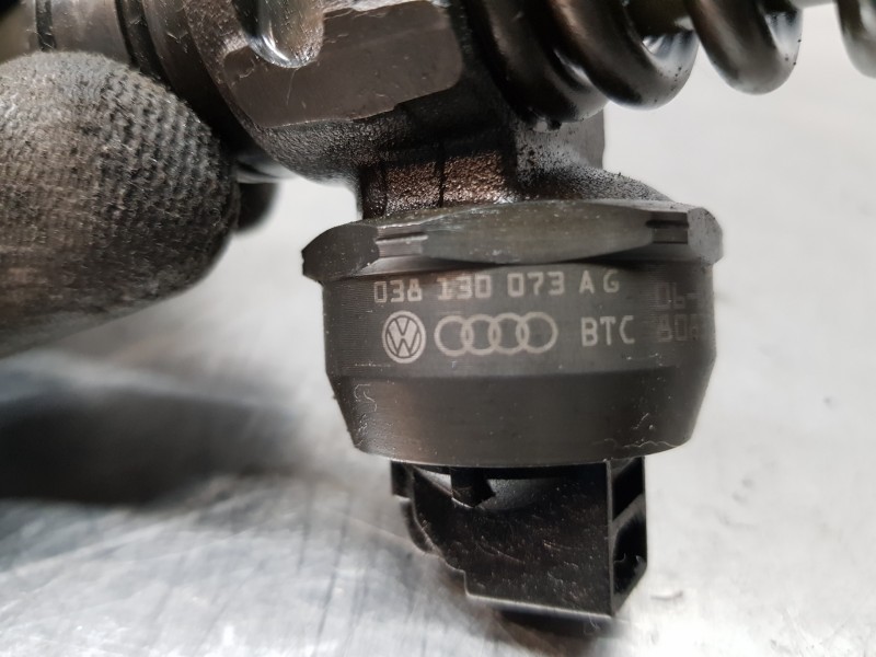 Recambio de inyector para volkswagen golf v berlina (1k1) highline referencia OEM IAM 038130073AG  