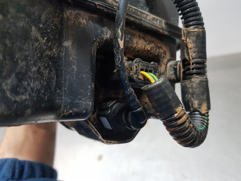 Recambio de deposito aditivo fap ( urea - adblue ) para peugeot 308 sw style referencia OEM IAM 9800390280 1610115580 