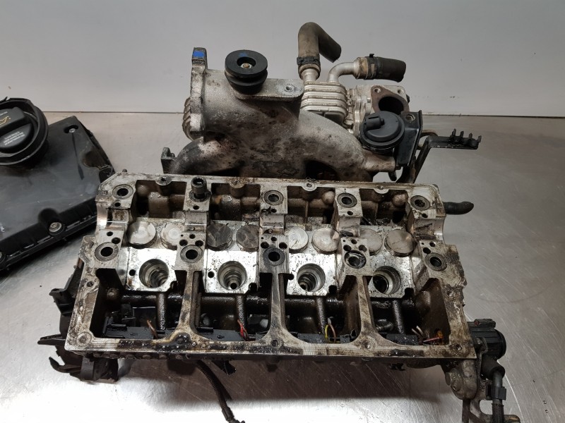 Recambio de culata para volkswagen golf v berlina (1k1) highline referencia OEM IAM 03G103351C 38103373R 